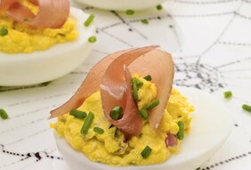 Tradicionalni uskršnji doručak: punjena jaja sa šunkom i sirom