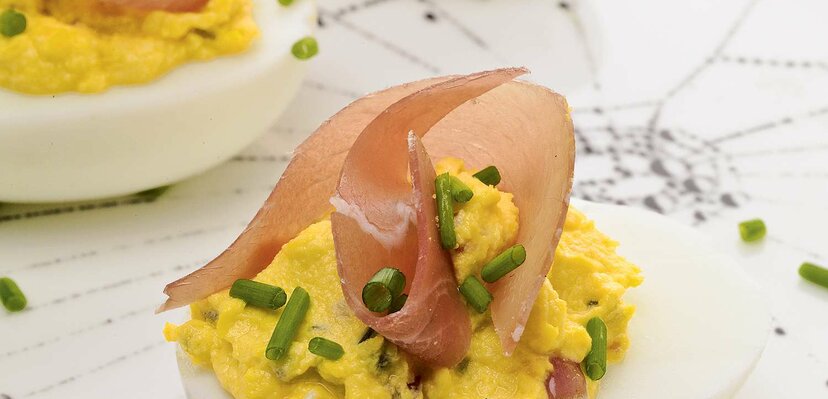 Tradicionalni uskršnji doručak: punjena jaja sa šunkom i sirom