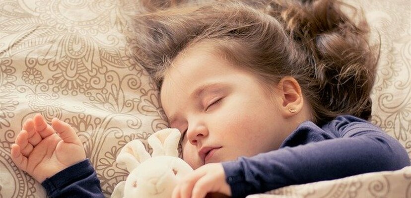 Nauka dokazala staru mudrost: Deca više rastu dok spavaju