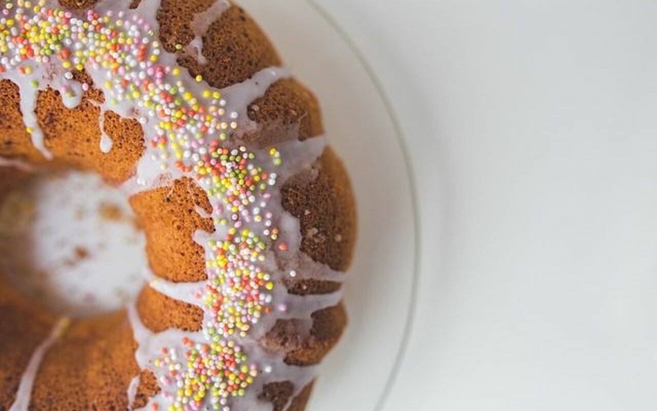 Kako napraviti i ukrasiti tradicionalni uskršnji kolač?