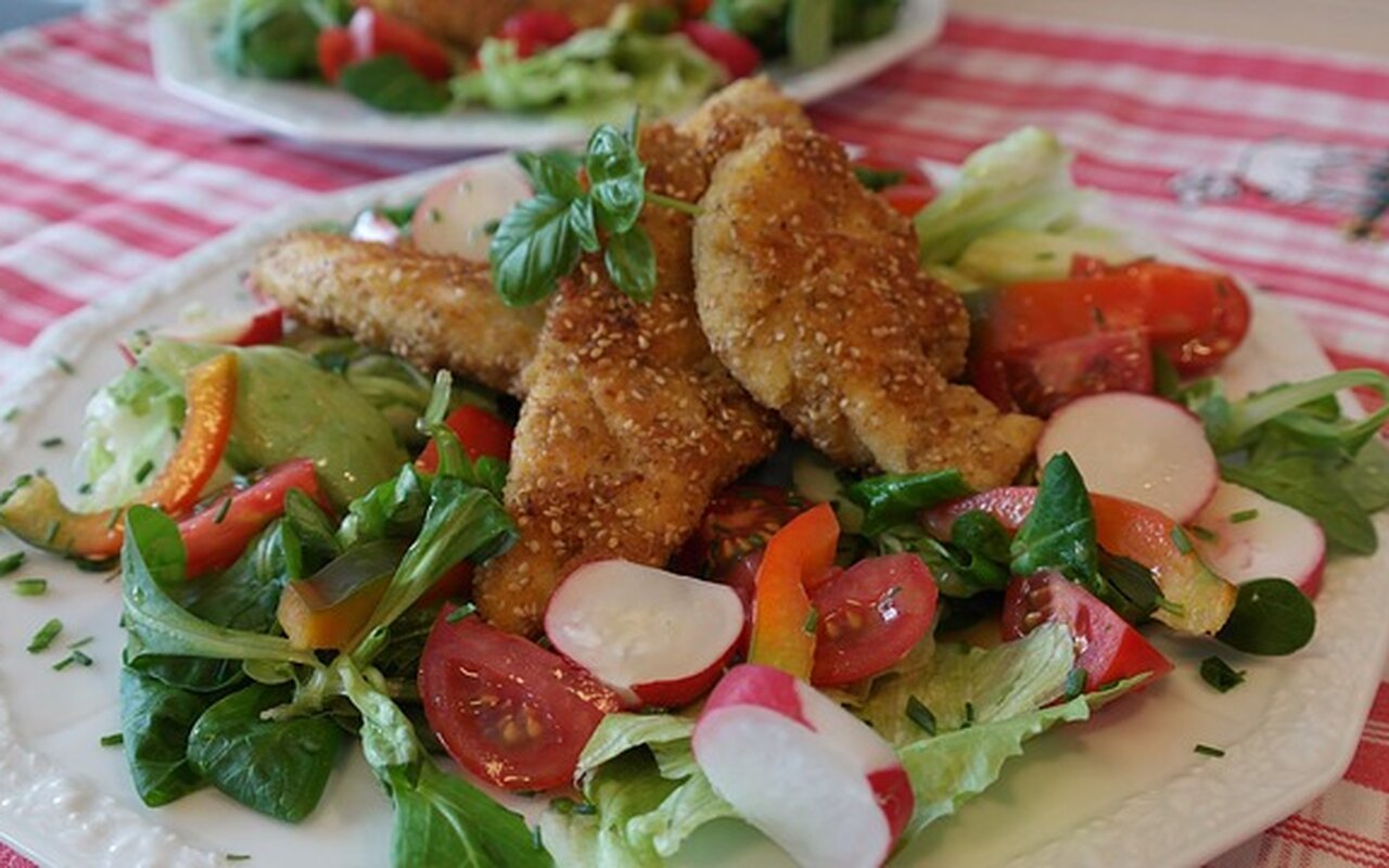 Obrok salata s piletinom