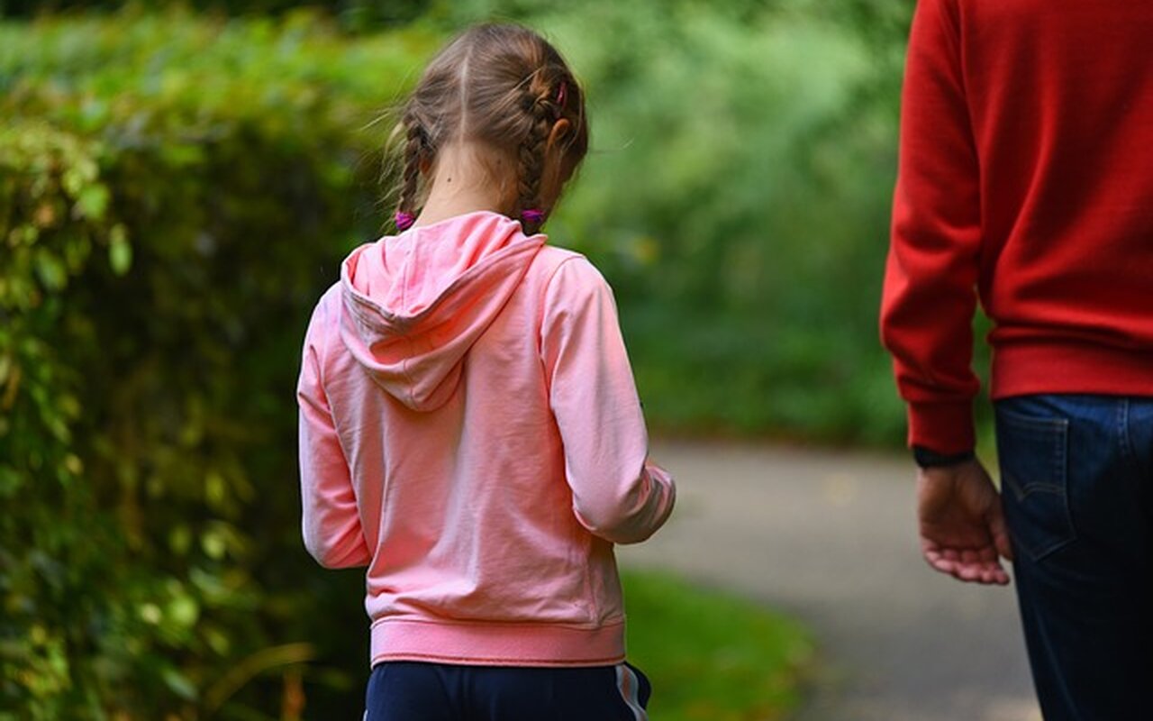 Psiholog objašnjava šta se dešava sa decom bez dovoljno roditeljske ljubavi