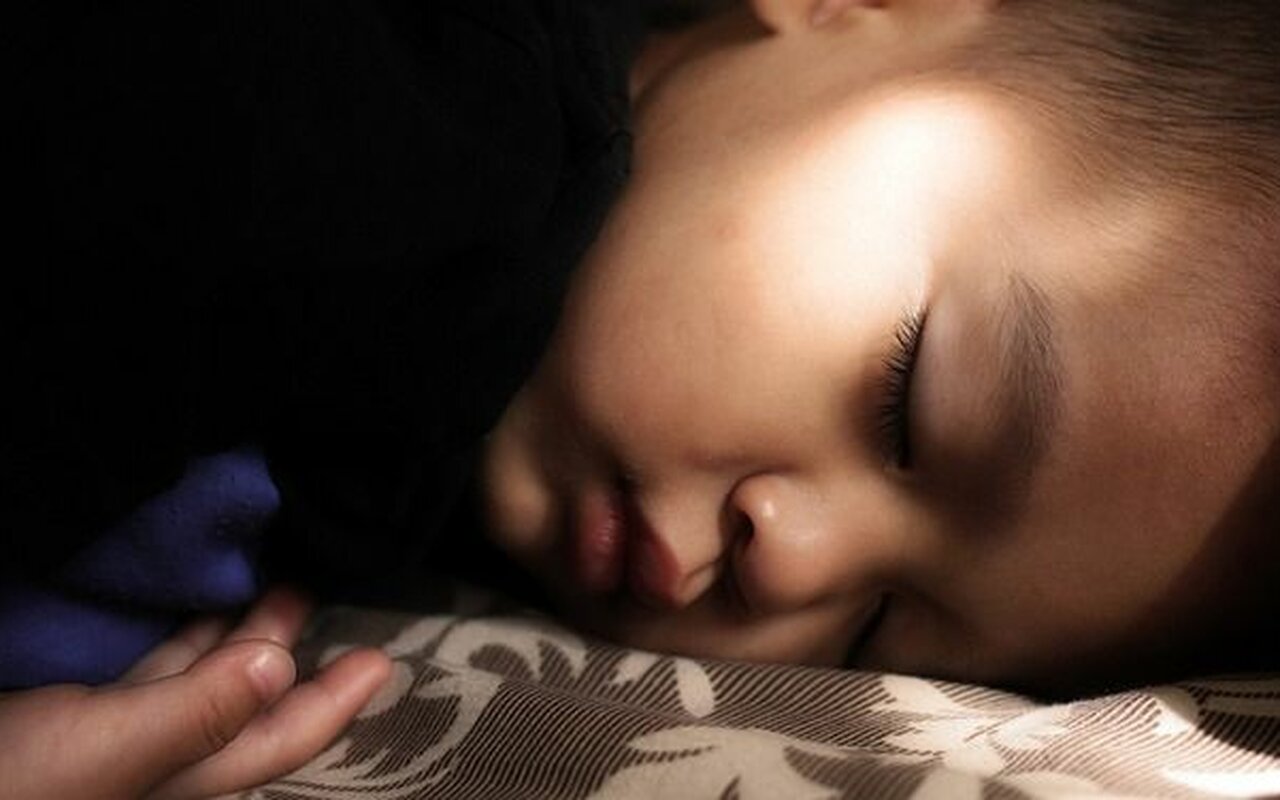 Roditelji sve manje decu uspavljuju uz uspavanke