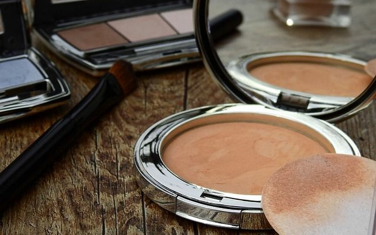 Dnevna make-up rutina: da li puder nanositi odmah posle kreme?