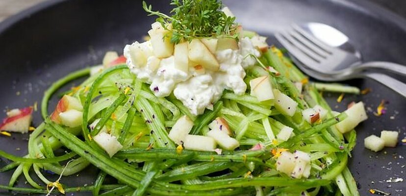 Osvežava, a ne goji! Jedna porcija ove salate ima samo 86 kalorija!