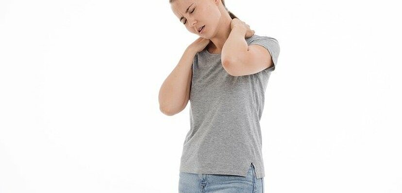 5 vežbi za smanjenje napetosti u vratu i ramenima usled stresa