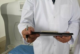 Medicinski gaslighting: kada pacijentu govore da je „sve od stresa”
