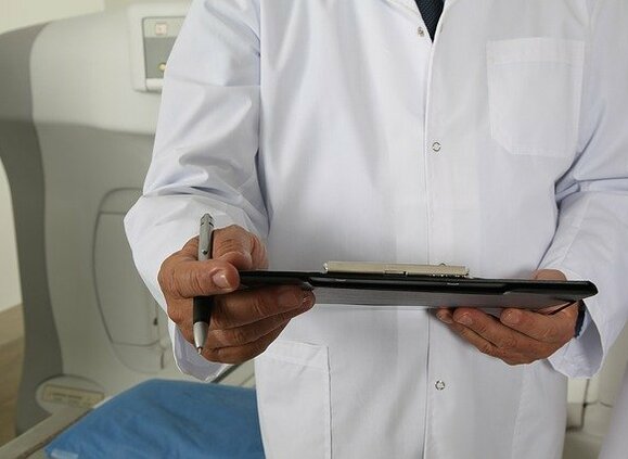 Medicinski gaslighting: kada pacijentu govore da je „sve od stresa”