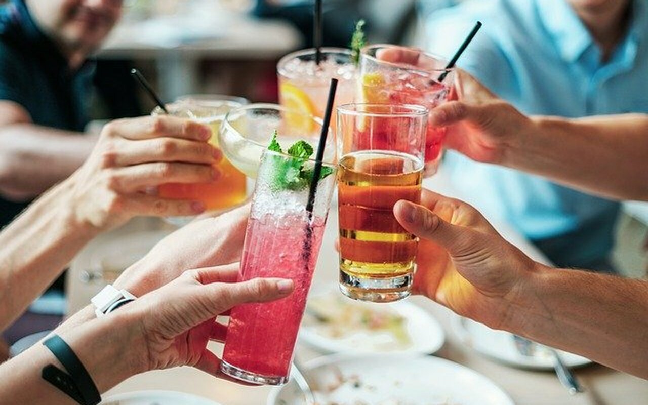 Alkohol i vrućina: 5 potencijalnih opasnosti kojima se izlažete