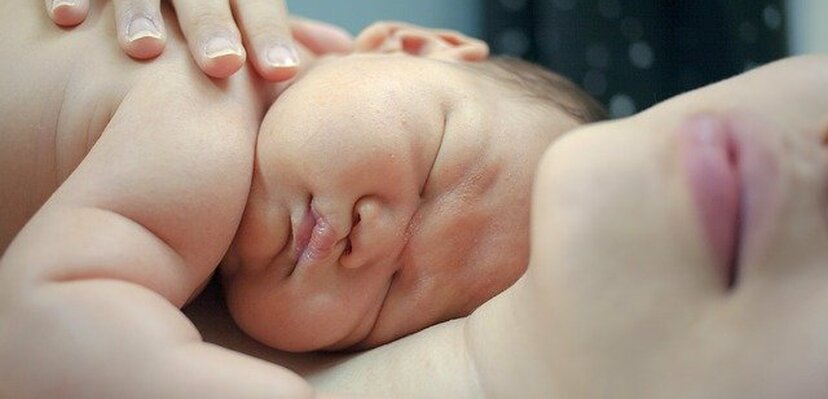 Nauka dokazala ono što svi znaju: Najbolji "lek" za većinu bebinih nevolja je - majka!