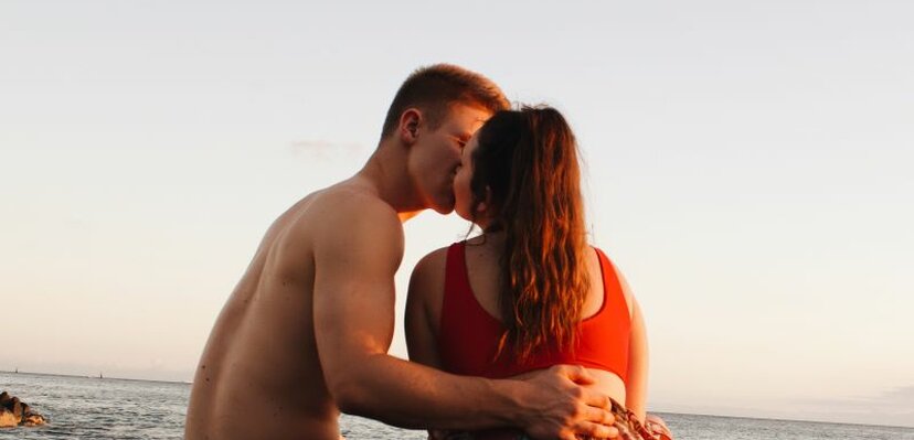 Moć poljupca: Kako strastveni poljubac oblikuje naše emocije i psihu