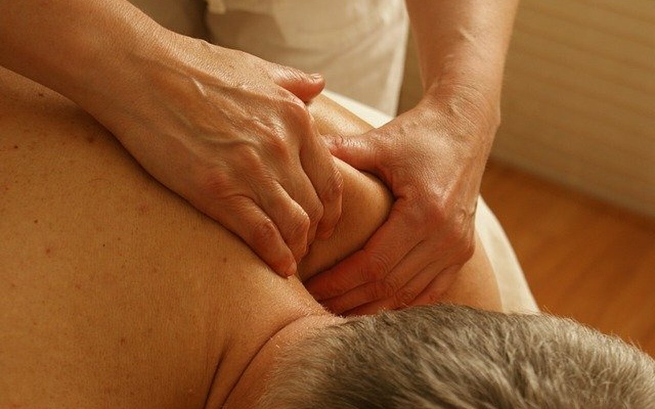 Masaža pomaže za bolove u leđima, ali nije trajno rešenje