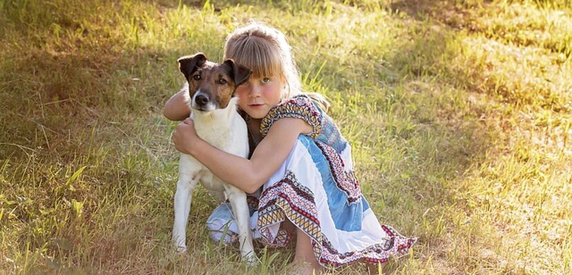 Deca koja odrastaju sa psima imaju više samopouzdanja