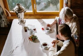 Generacijski most: Kako mudrost starijih može biti oslonac mladima