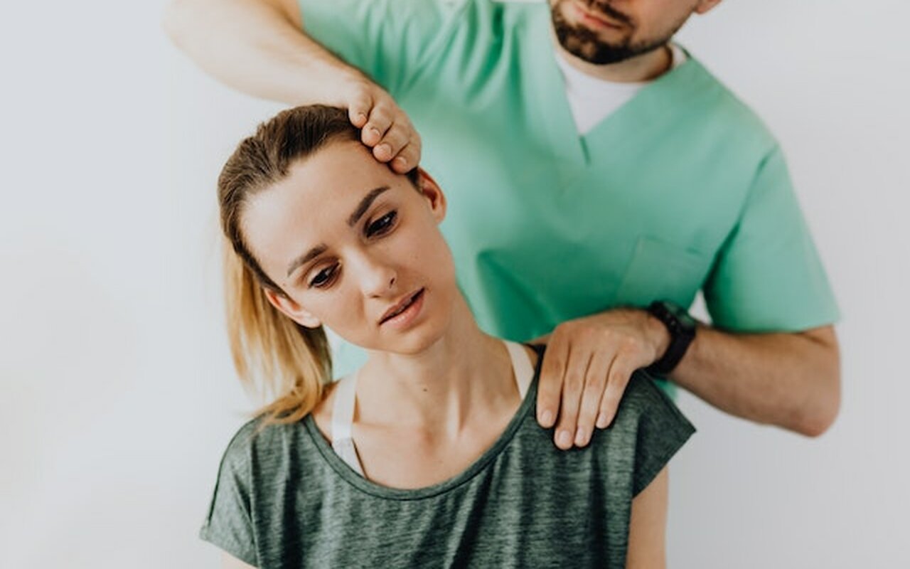 Može li masaža da ublaži bol od uklještenog nerva?