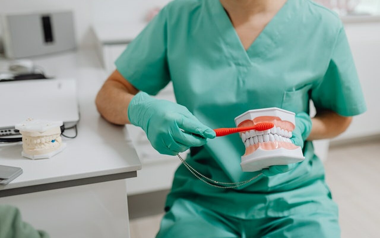  Da li je normalno da vam desni krvare nakon pranja zuba?
