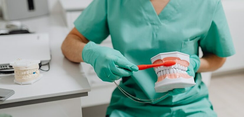  Da li je normalno da vam desni krvare nakon pranja zuba?