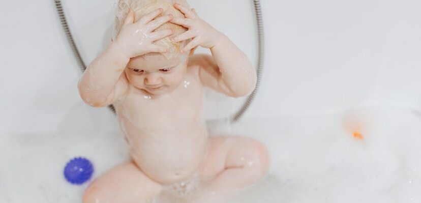 Pedijatar upozorava, roditelji često prave ove greške tokom kupanja dece