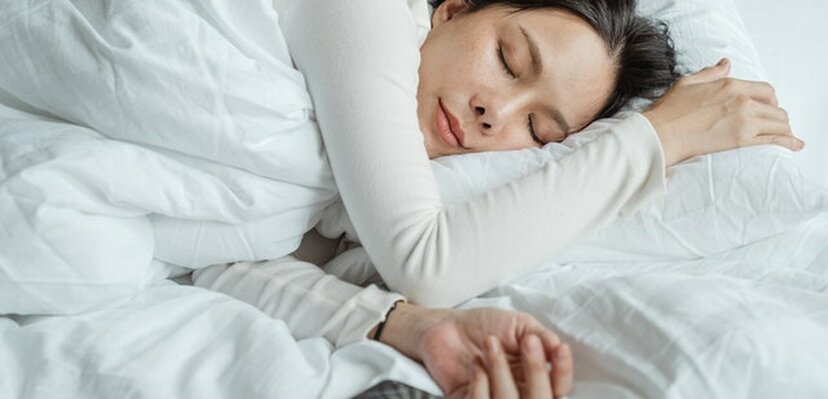 4 razloga da prestanete da koristite telefon u krevetu i kako da poboljšate kvalitet sna