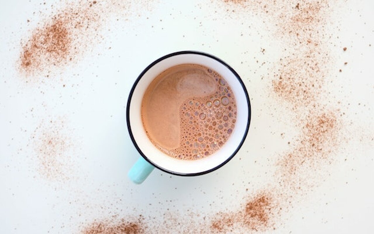 Čokoladno mleko: Sladak napitak ili skriveni izvor kofeina? Otkrivamo koliko zaista ima kofeina u omiljenom napitku!