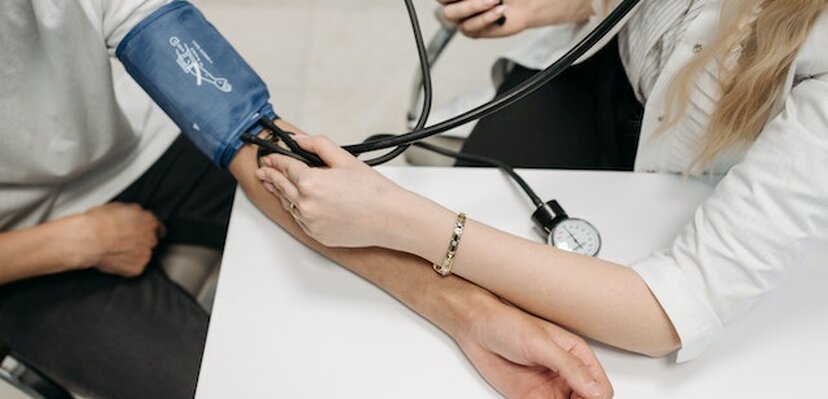 9 načina da kontrolišete visok krvni pritisak bez lekova
