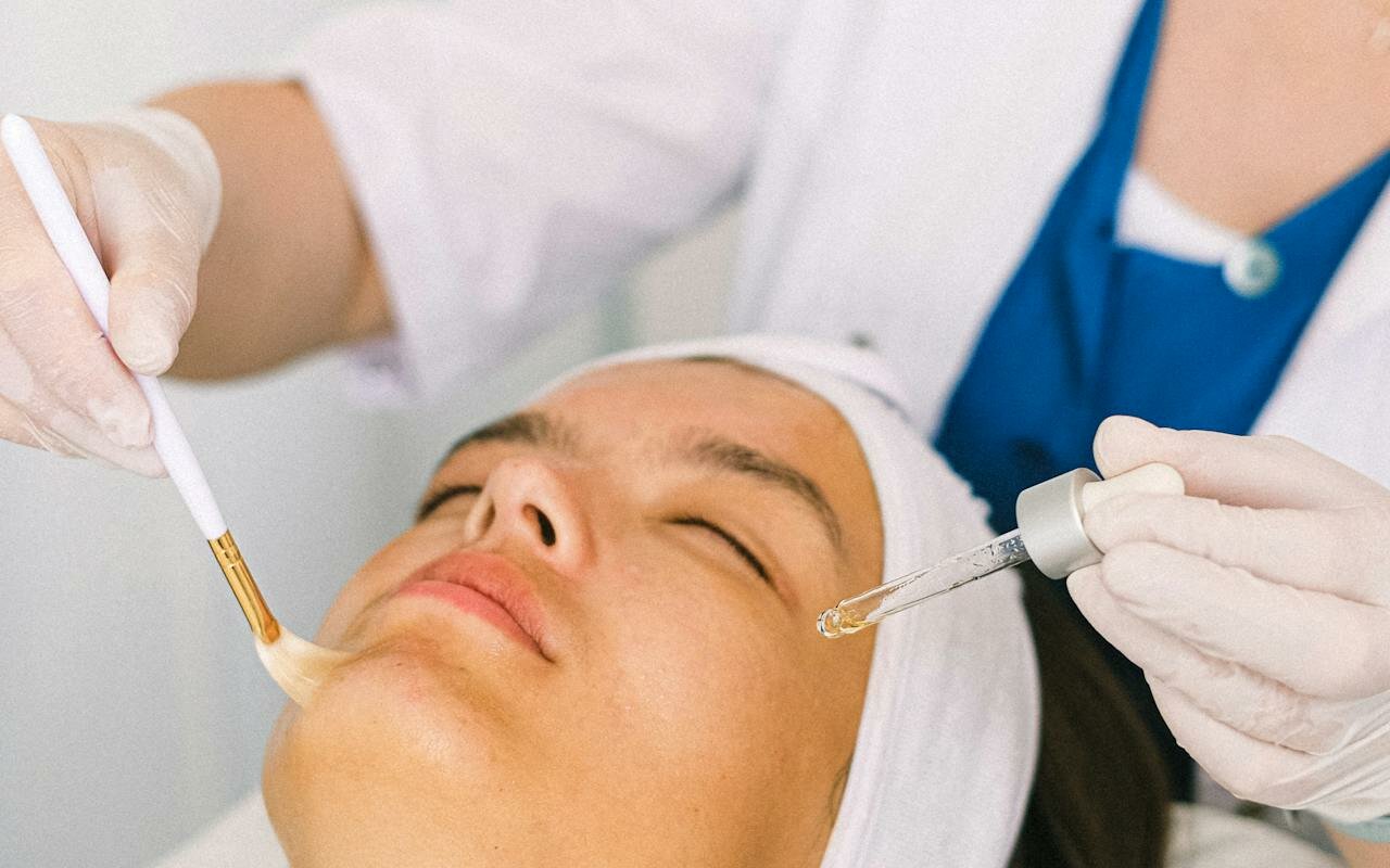 Serumi za lice sa vitaminom C – uloga i prednosti u nezi kože