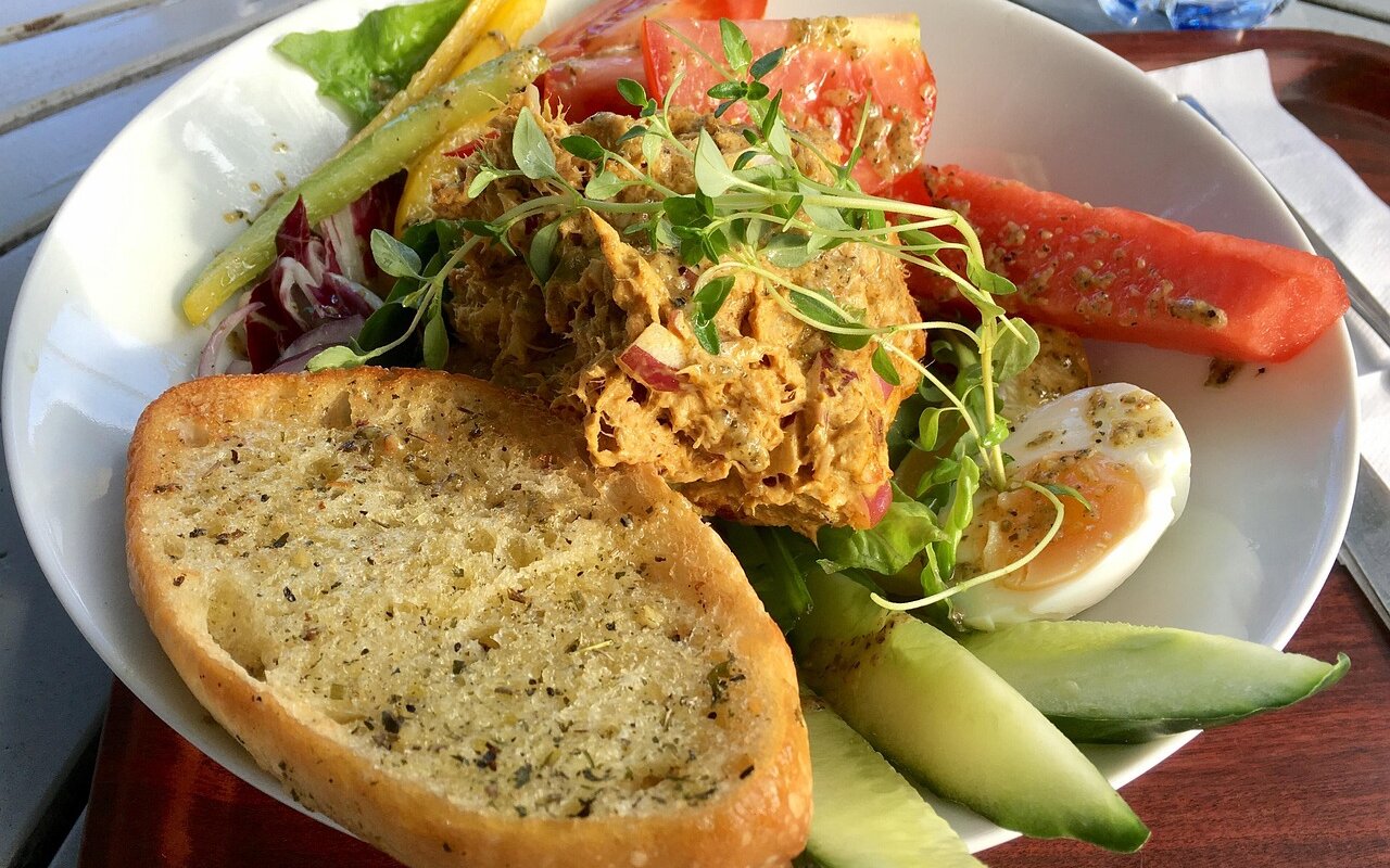 Tost sa avokadom i tunjevinom