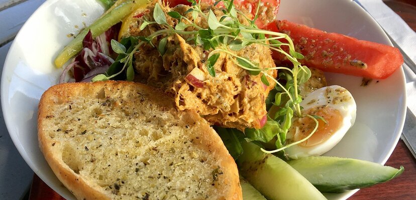 Tost sa avokadom i tunjevinom