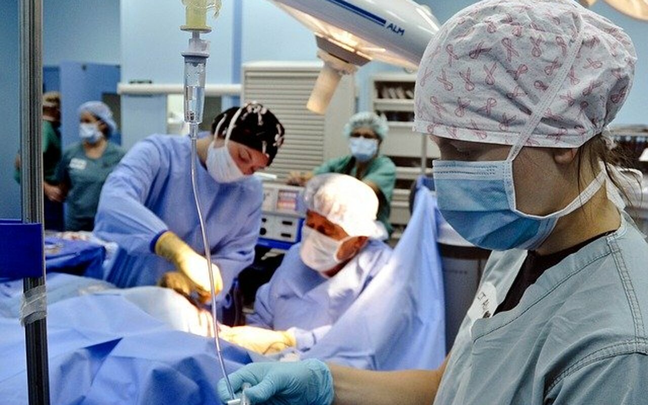 Srpski lekari uspešno izvadili tumor od 25 kilograma i spasili život devojci!