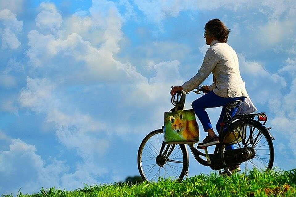 Žena bicikl
